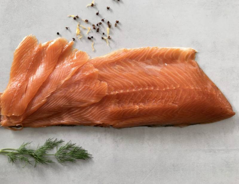 Saumon fumé à la ficelle de manière artisanale par Crustafrais pour les restaurateurs à Paris